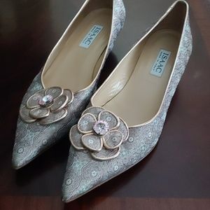 Size 10 ISAAC pump pointed toe satin fabric